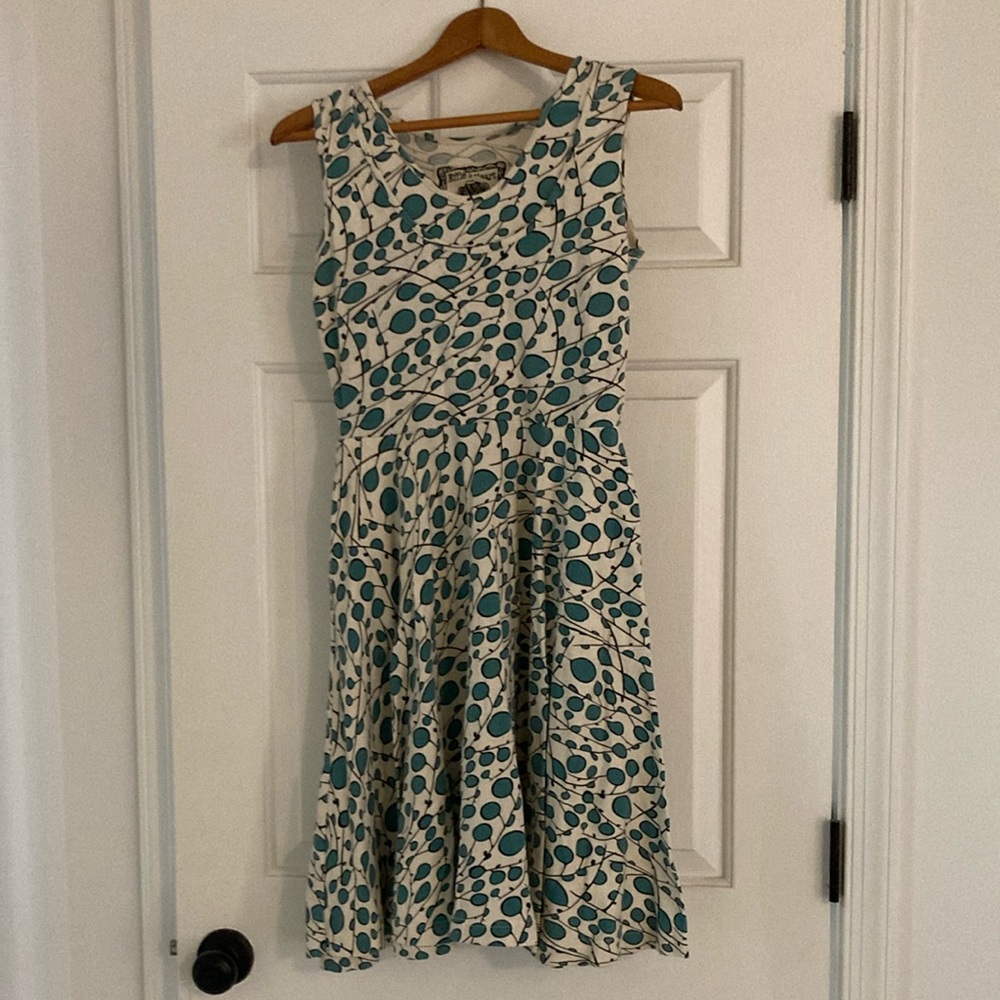 Comfortable Teal and Cream Sleeveless Dress